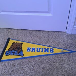 UCLA university bruins flag decor🐻💛💙